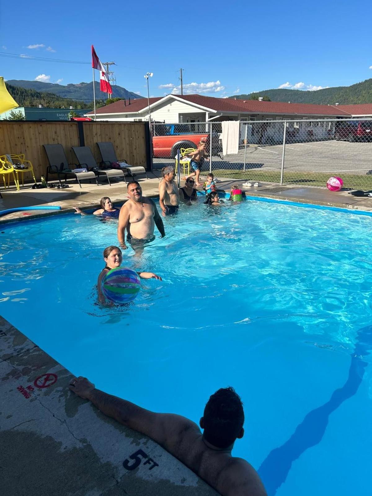 Paradise Motel Sicamous Exterior foto